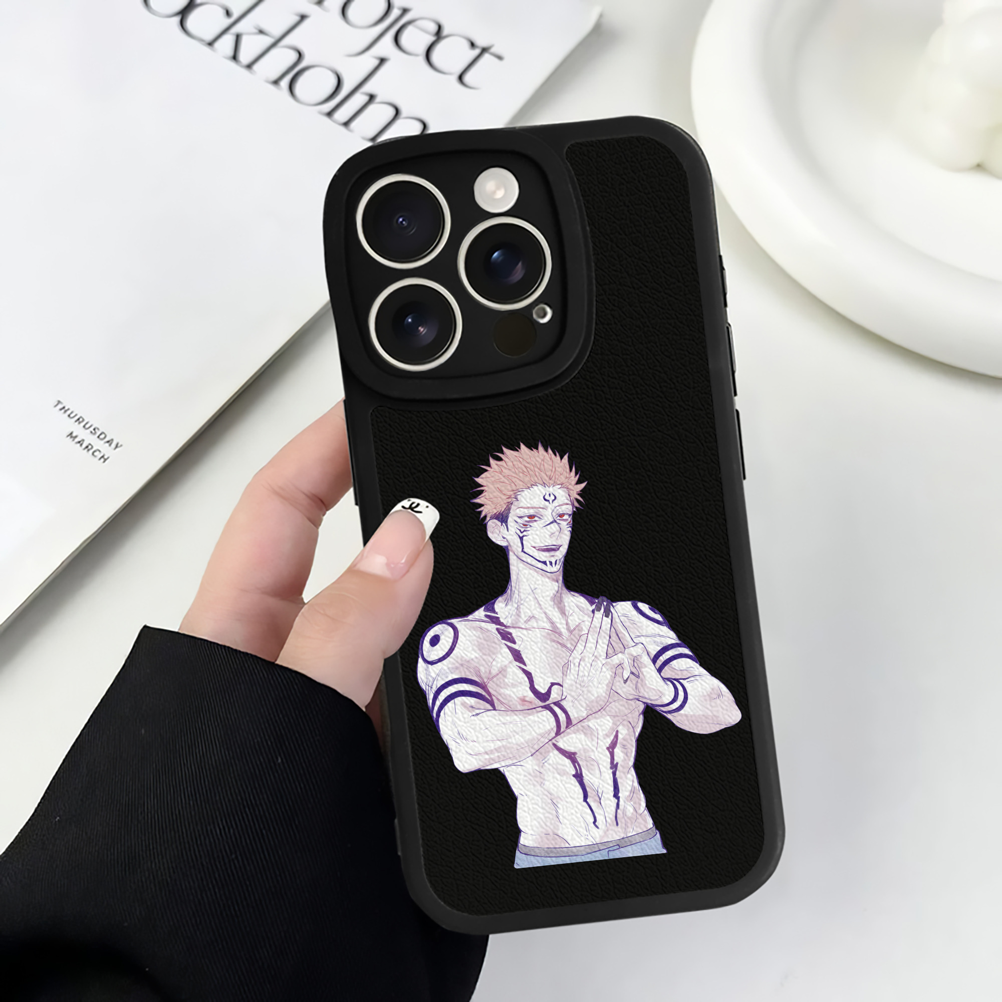 （画像用） 呪術廻戦 Jujutsu Kaisen 【iPhone 16シリーズ対応】シリコンスマホケース（レザー調） 材質：シリコン